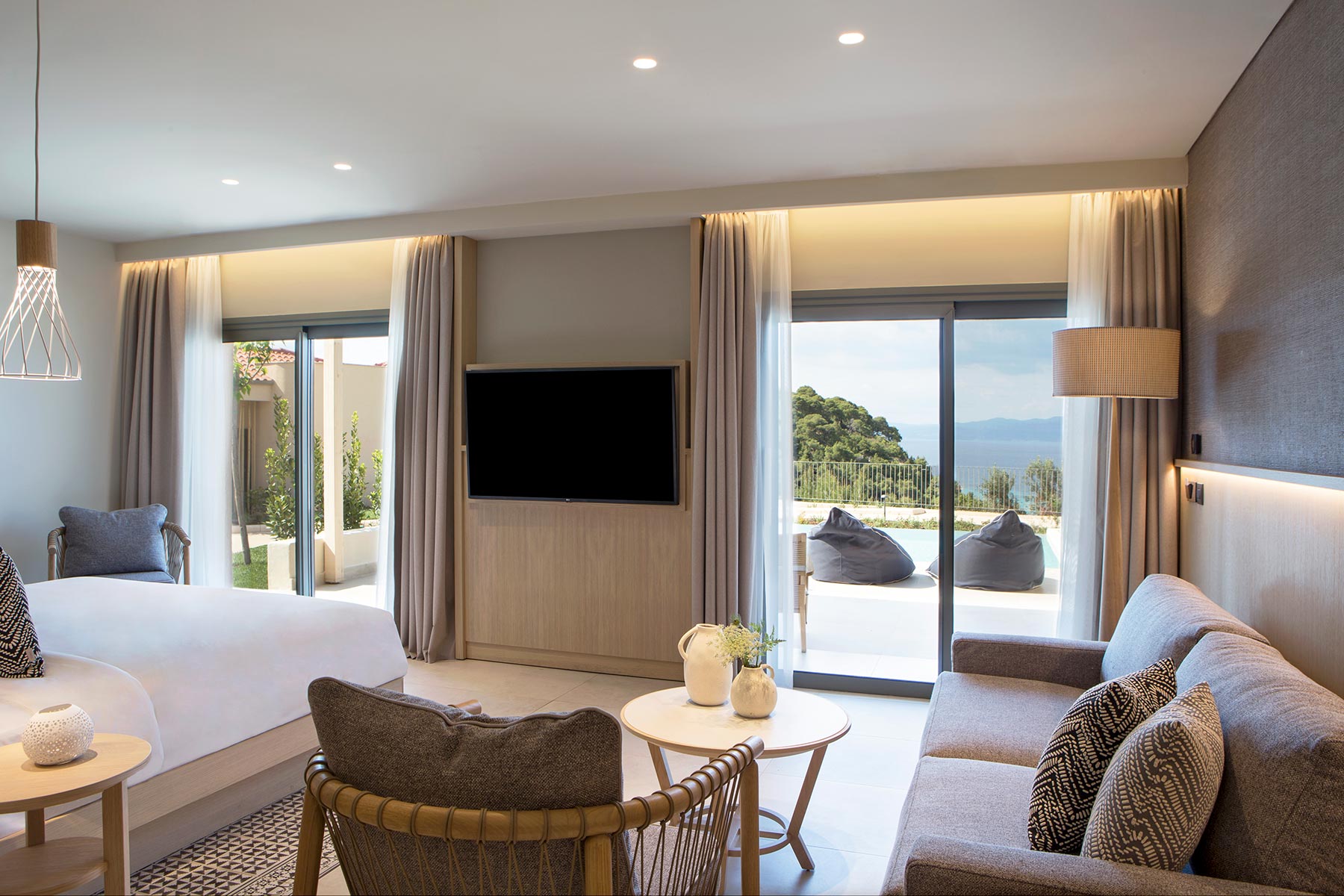 One-Bedroom Panoramic Suite with Sea View, Private Pool & Jacuzzi